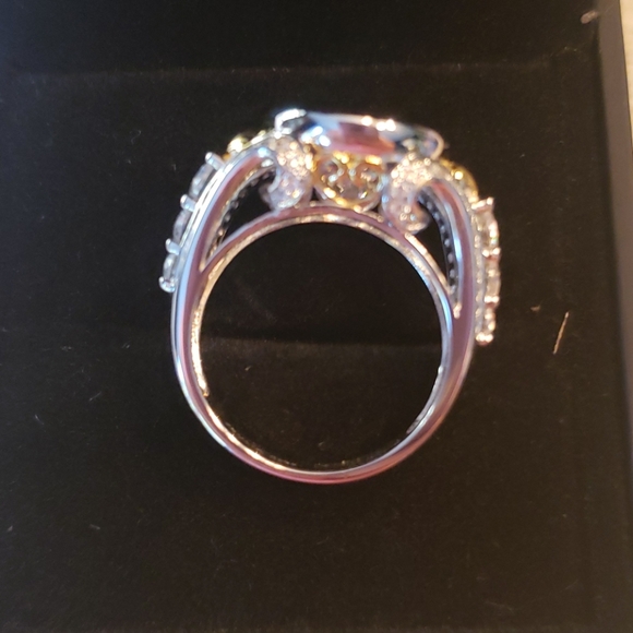 Moissanite diamond in sterling silver ring - Picture 2 of 4